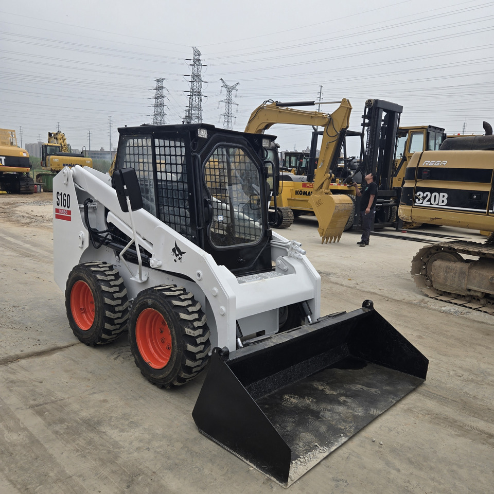 BOBCAT S160 - Mini chargeuse: photos 4 BOBCAT S160 - Mini chargeuse: photos 4
