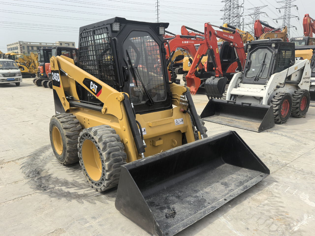 CAT 246D - Mini chargeuse: photos 4 CAT 246D - Mini chargeuse: photos 4