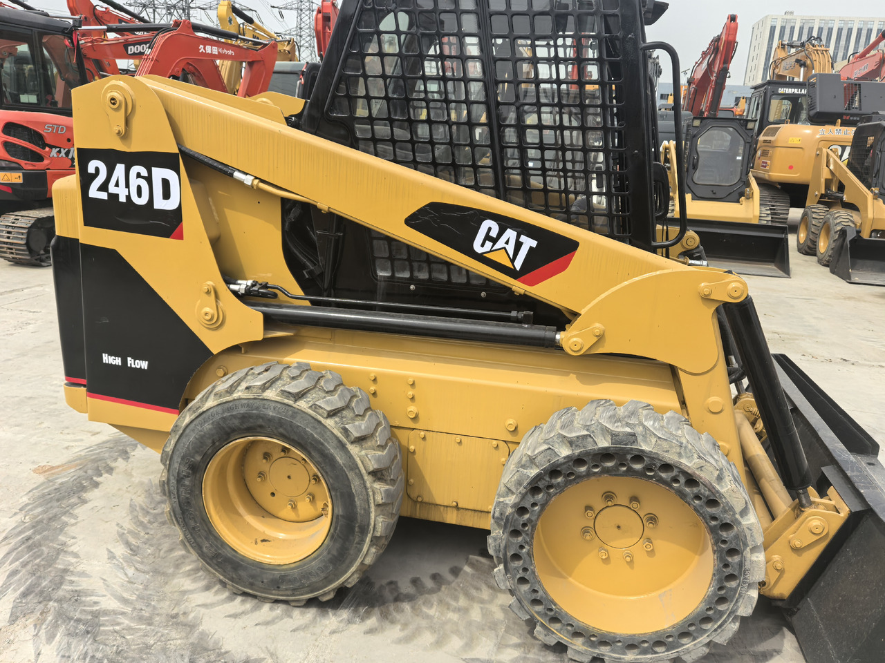 CAT 246D - Mini chargeuse: photos 3 CAT 246D - Mini chargeuse: photos 3