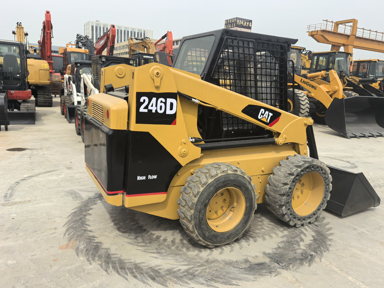 CAT 246D - Mini chargeuse: photos 1 CAT 246D - Mini chargeuse: photos 1
