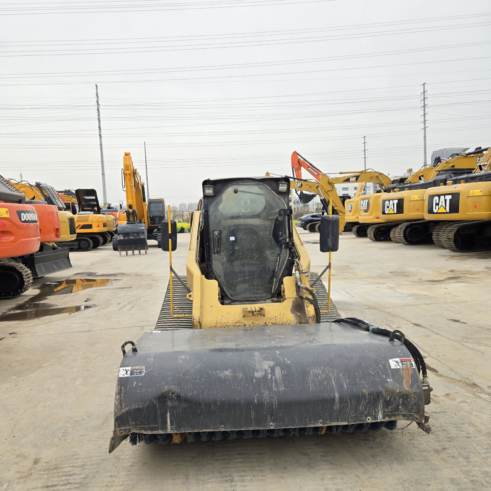 CATERPILLAR 277C - Mini chargeuse: photos 3 CATERPILLAR 277C - Mini chargeuse: photos 3
