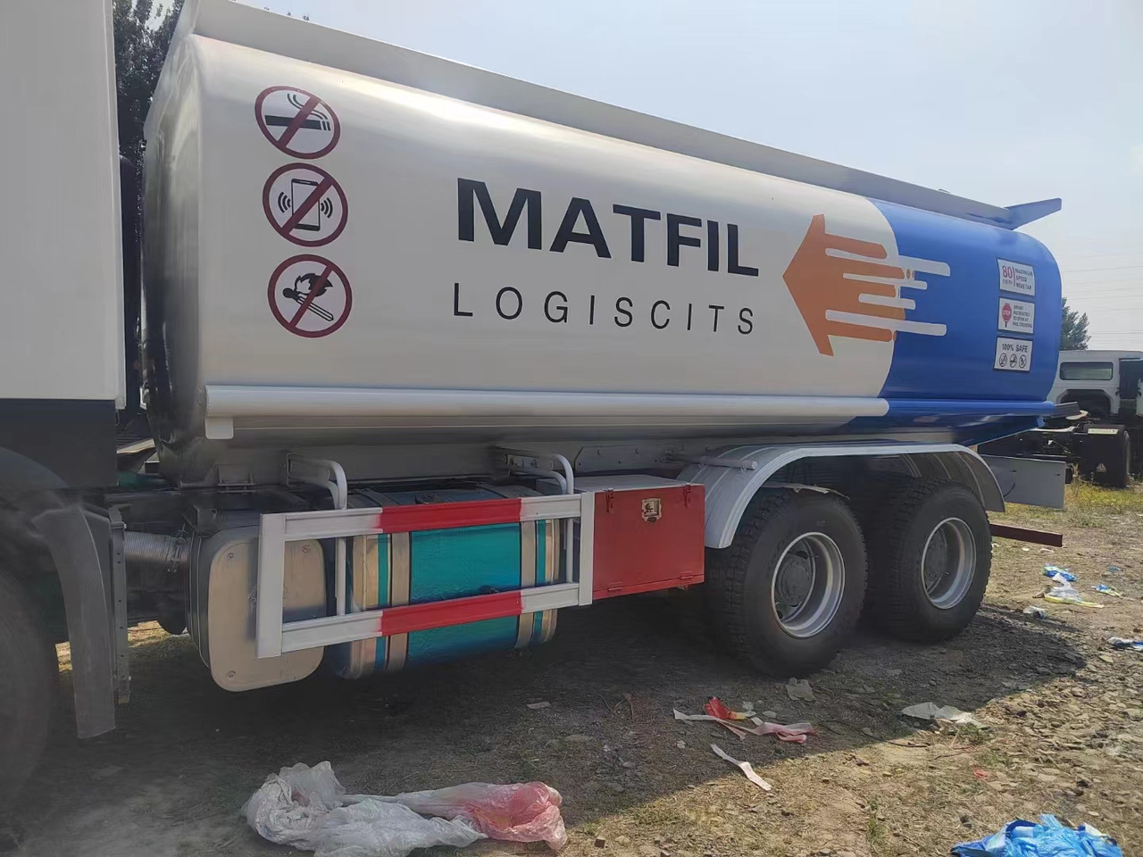 SINOTRUK HOWO 20 Cubic Meter Tank Truck - Camion: photos 4 SINOTRUK HOWO 20 Cubic Meter Tank Truck - Camion: photos 4