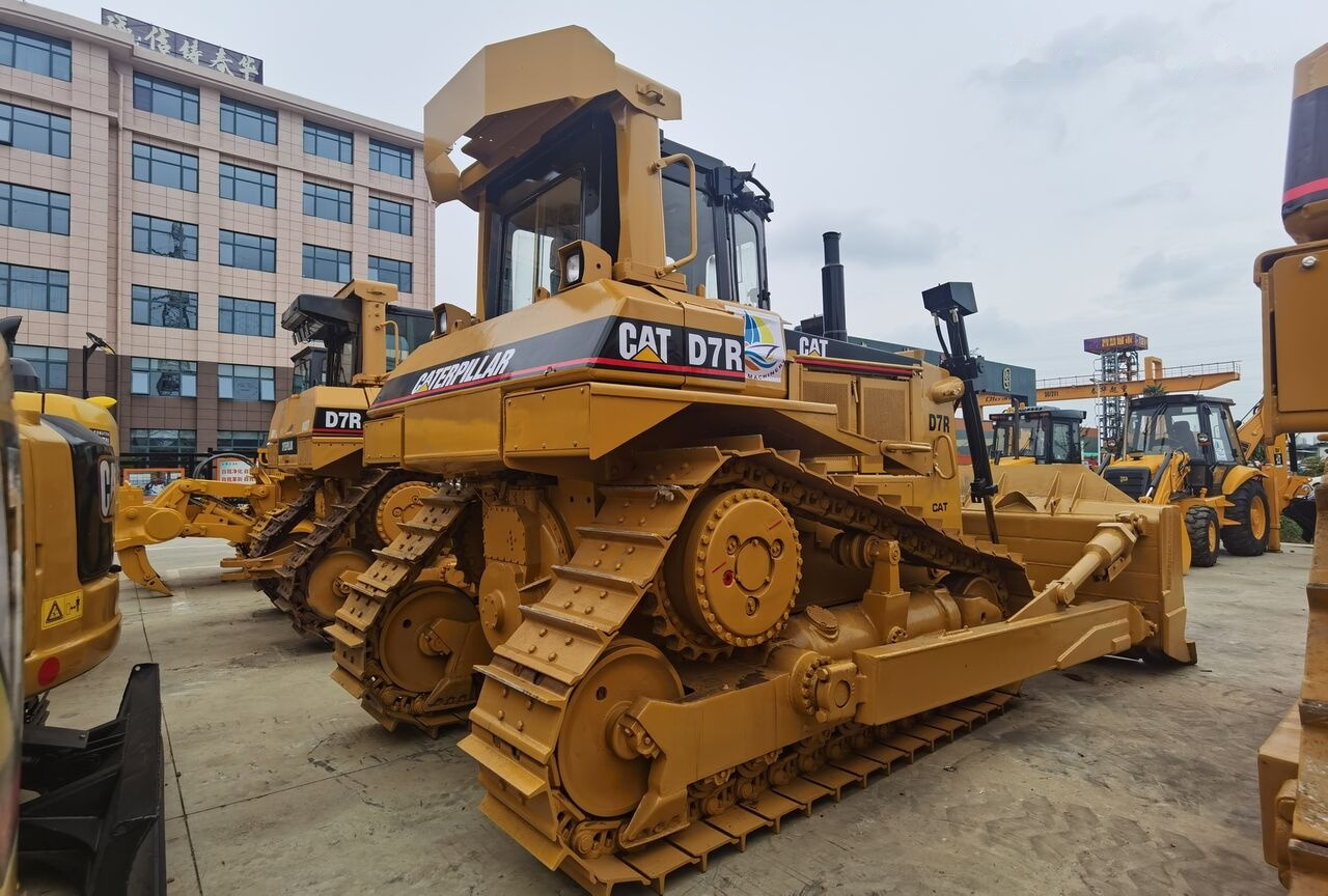 Caterpillar D7R - Bulldozer: photos 1 Caterpillar D7R - Bulldozer: photos 1