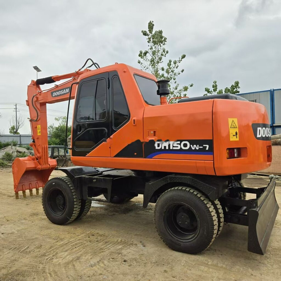 Doosan DH150W - Pelle sur pneus: photos 2 Doosan DH150W - Pelle sur pneus: photos 2