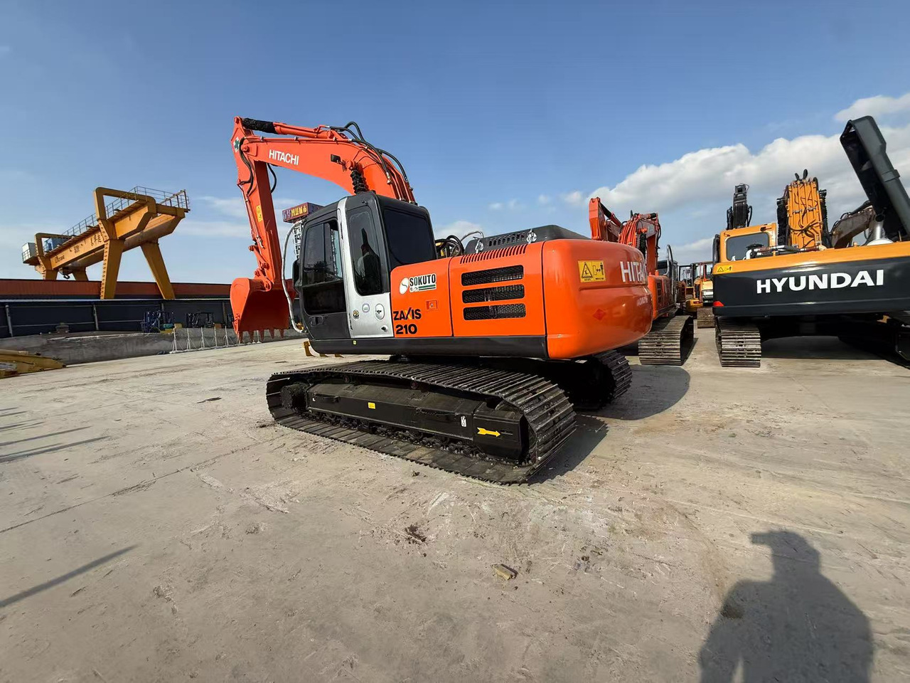 HITACHI ZX210 - Pelle sur chenille: photos 2 HITACHI ZX210 - Pelle sur chenille: photos 2