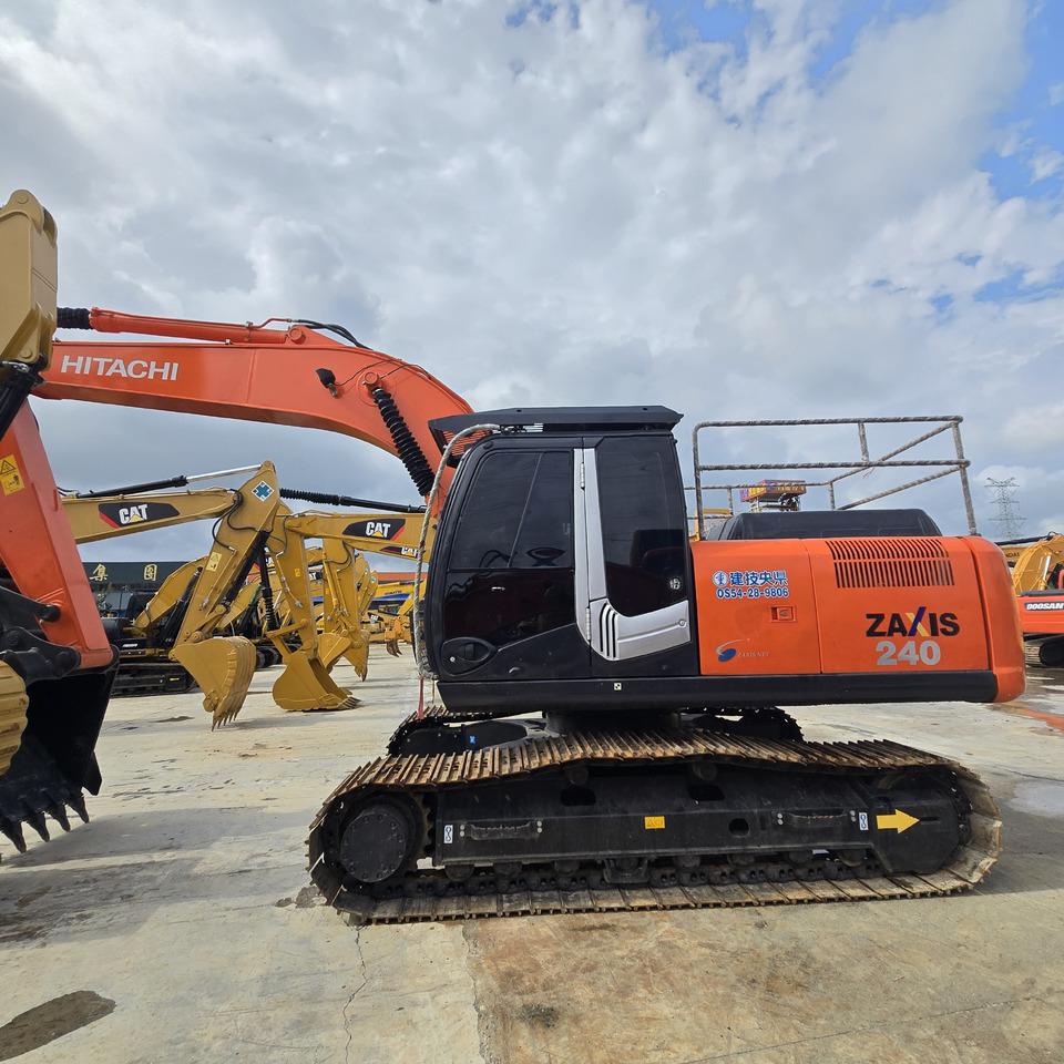HITACHI ZX240 - Pelle sur chenille: photos 1 HITACHI ZX240 - Pelle sur chenille: photos 1
