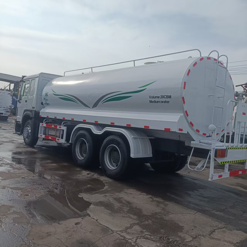 HOWO 20m³ sprinkler truck - Camion citerne: photos 1 HOWO 20m³ sprinkler truck - Camion citerne: photos 1