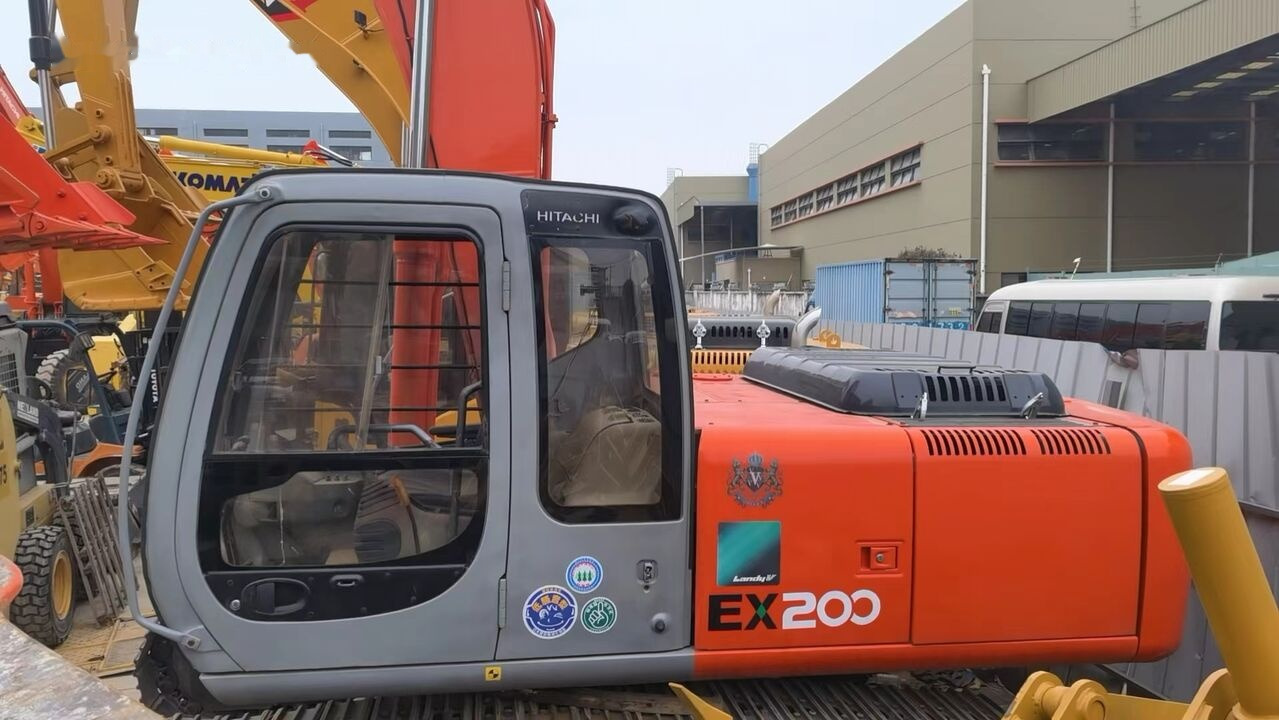 Hitachi EX200 - Pelle sur chenille: photos 5 Hitachi EX200 - Pelle sur chenille: photos 5