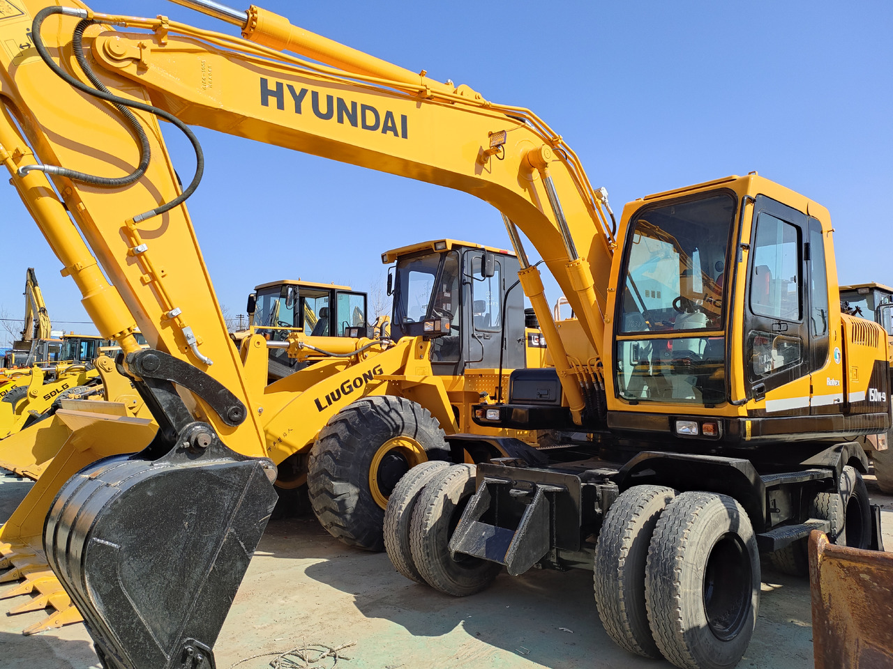 Hyundai R150W-9 - Pelle sur pneus: photos 1 Hyundai R150W-9 - Pelle sur pneus: photos 1