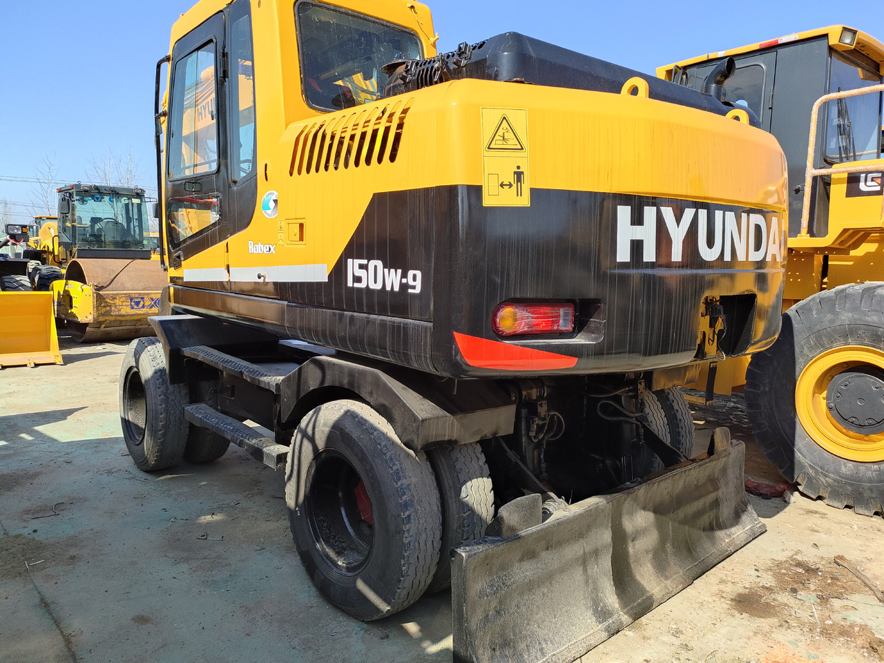 Hyundai R150W-9 - Pelle sur pneus: photos 2 Hyundai R150W-9 - Pelle sur pneus: photos 2