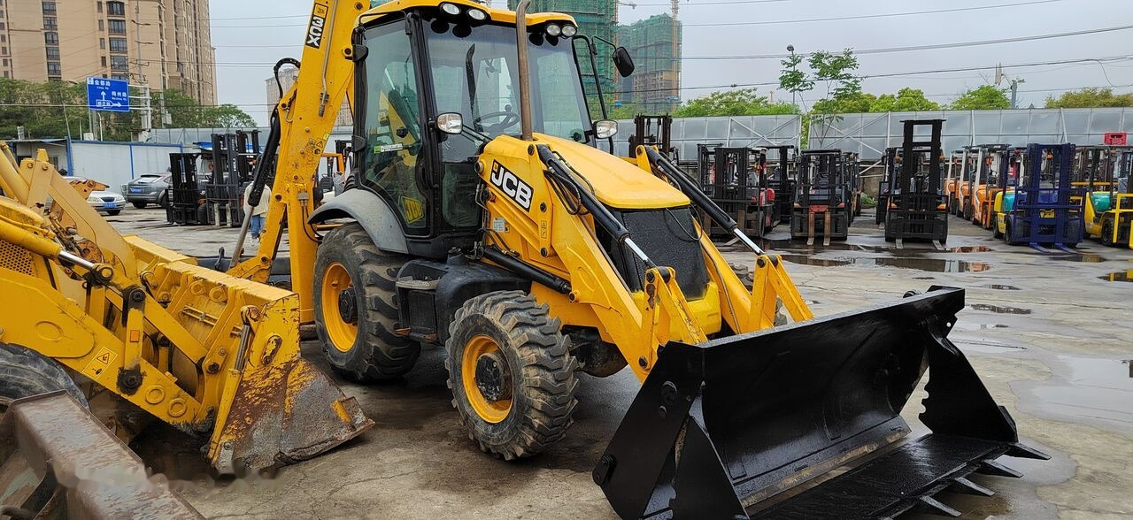 JCB 3CX - Tractopelle: photos 1 JCB 3CX - Tractopelle: photos 1