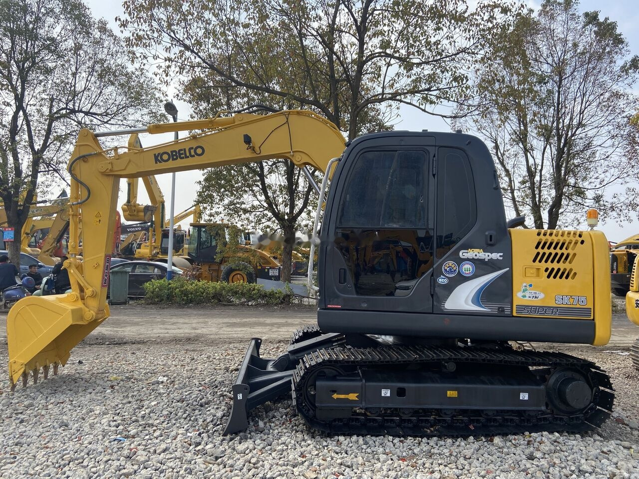 Kobelco SK75-8 - Mini pelle: photos 1 Kobelco SK75-8 - Mini pelle: photos 1