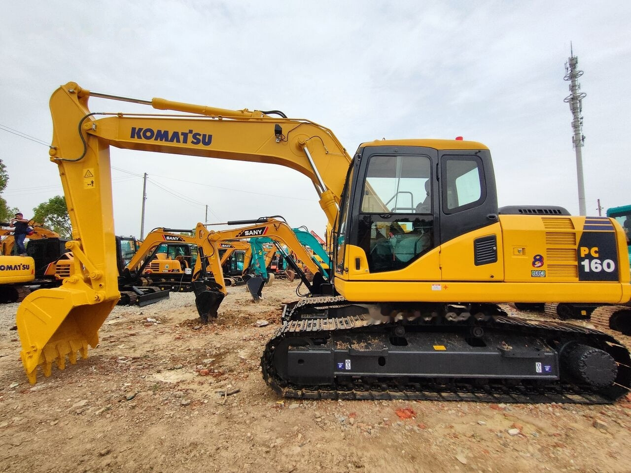 Komatsu PC160LC-7 - Pelle sur chenille: photos 1 Komatsu PC160LC-7 - Pelle sur chenille: photos 1