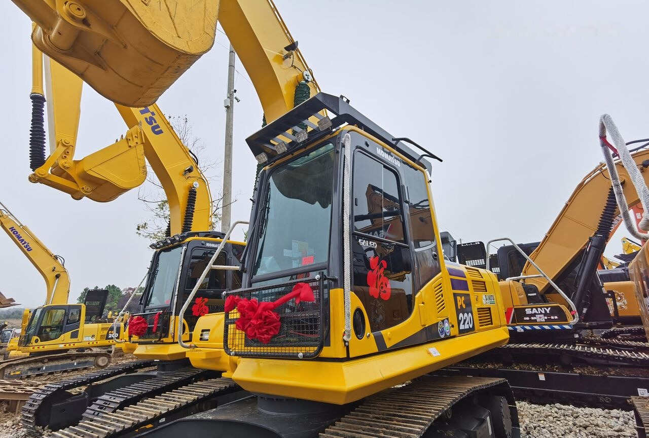 Komatsu PC220-8 - Pelle sur chenille: photos 3 Komatsu PC220-8 - Pelle sur chenille: photos 3