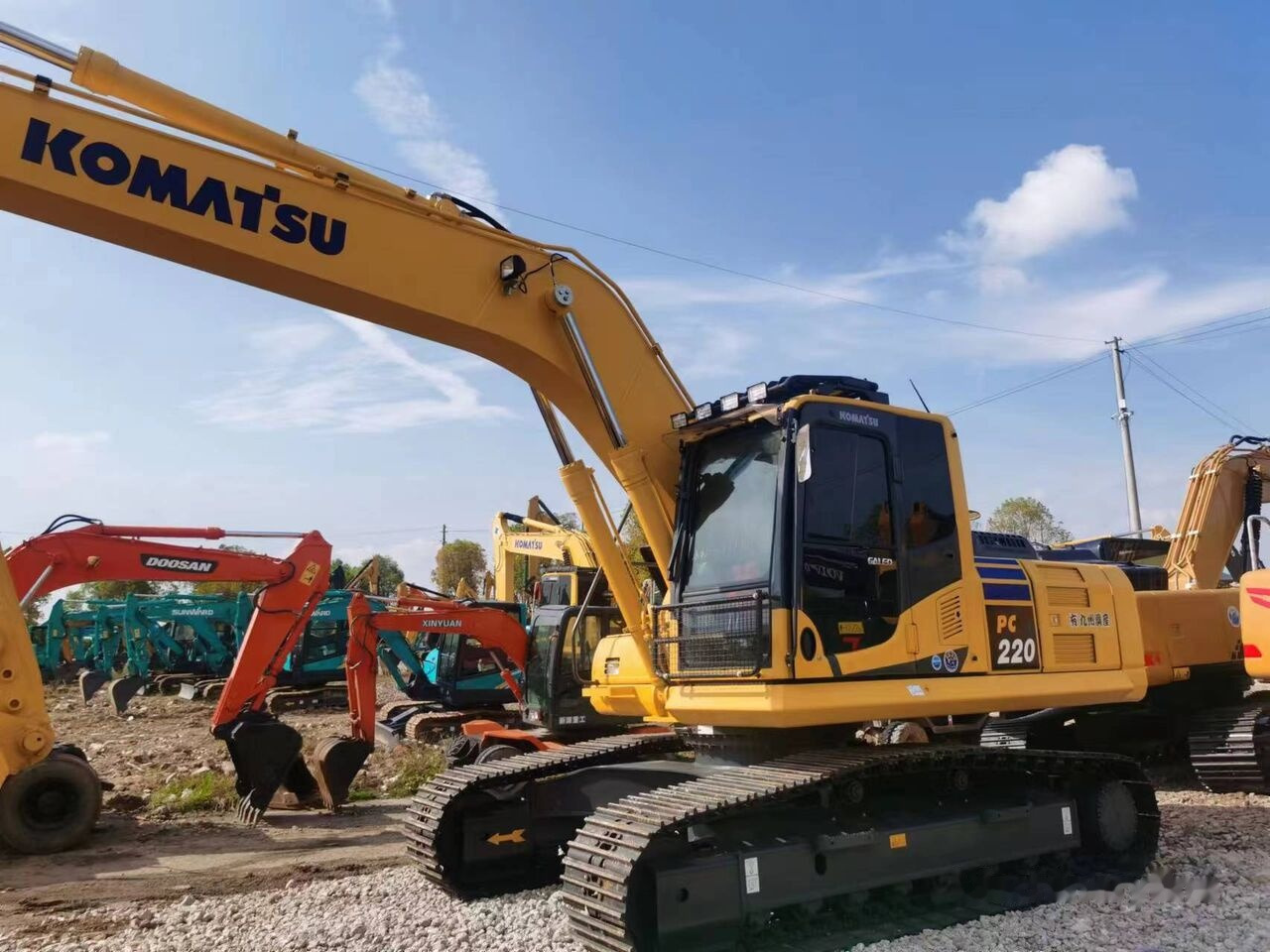 Komatsu PC220-8 MO - Pelle sur chenille: photos 5 Komatsu PC220-8 MO - Pelle sur chenille: photos 5