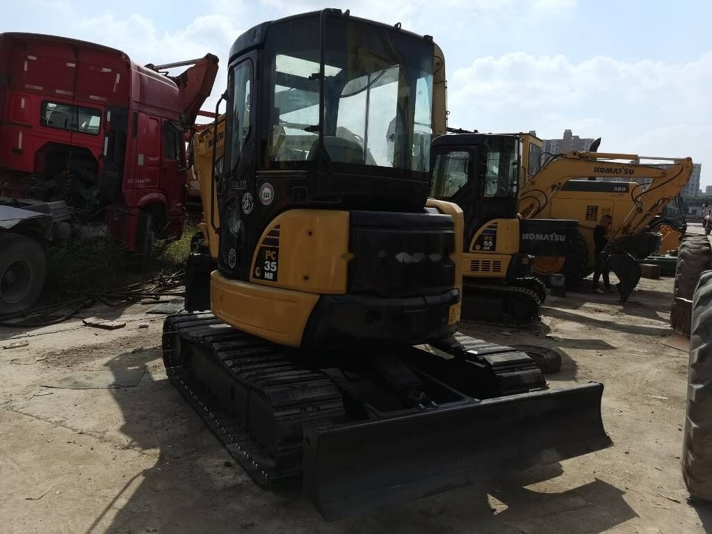 Komatsu PC35MR - Mini pelle: photos 1 Komatsu PC35MR - Mini pelle: photos 1