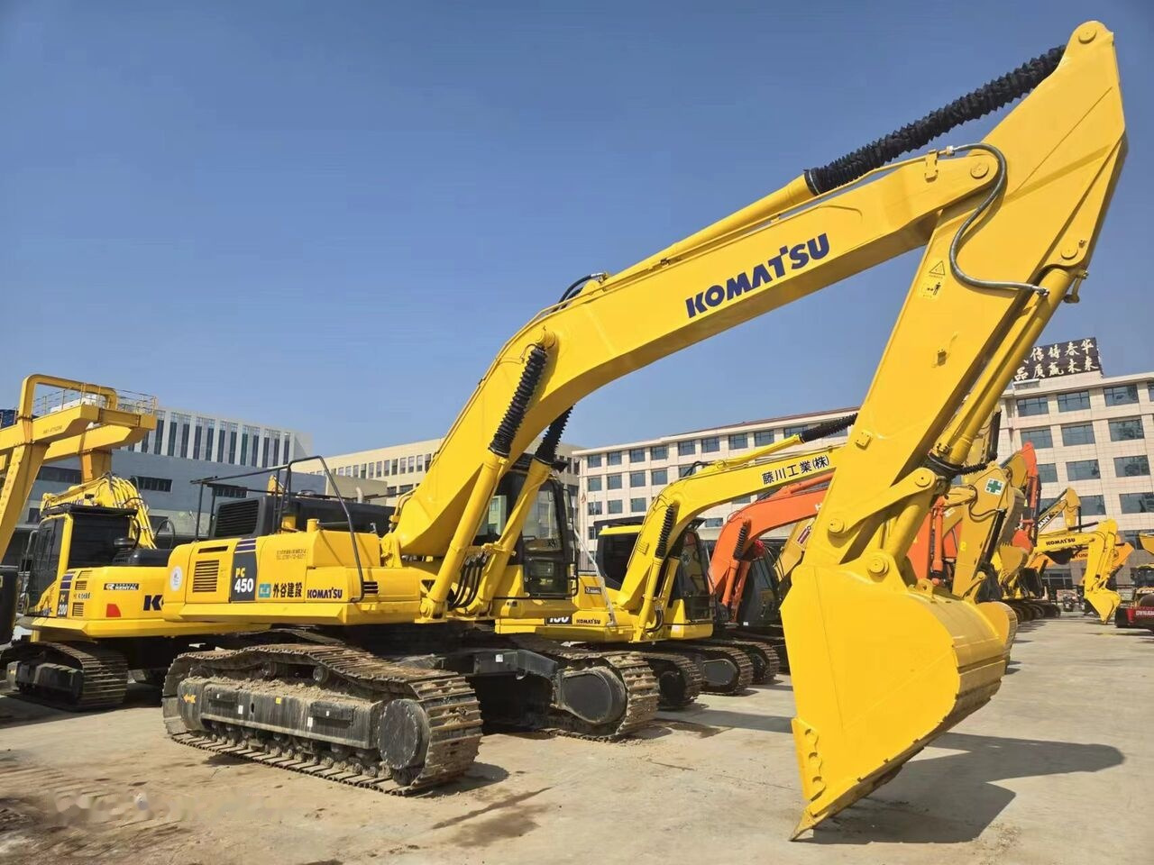 Komatsu PC450-8 - Pelle sur chenille: photos 1 Komatsu PC450-8 - Pelle sur chenille: photos 1