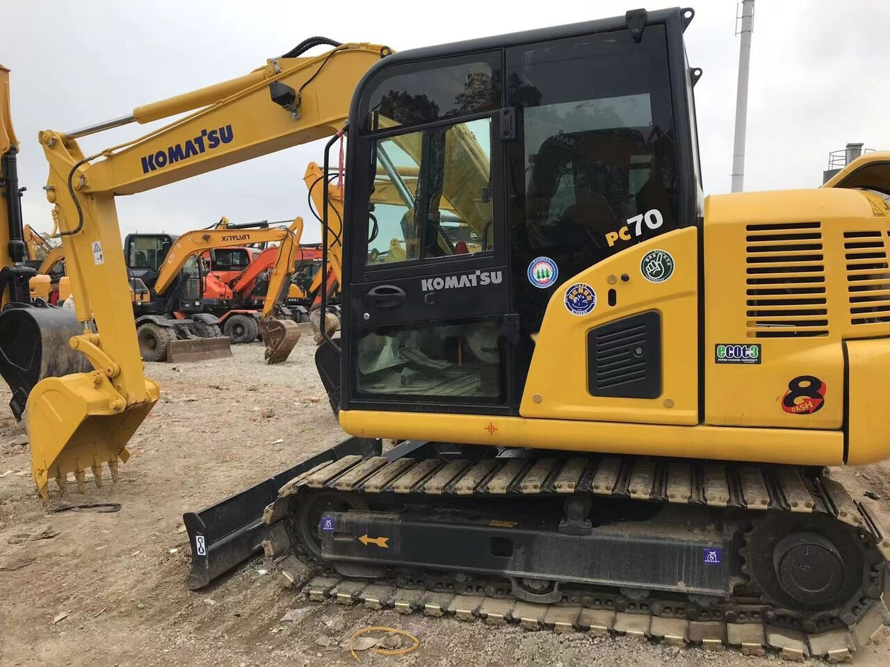 Komatsu PC70-8 - Pelle sur chenille: photos 1 Komatsu PC70-8 - Pelle sur chenille: photos 1