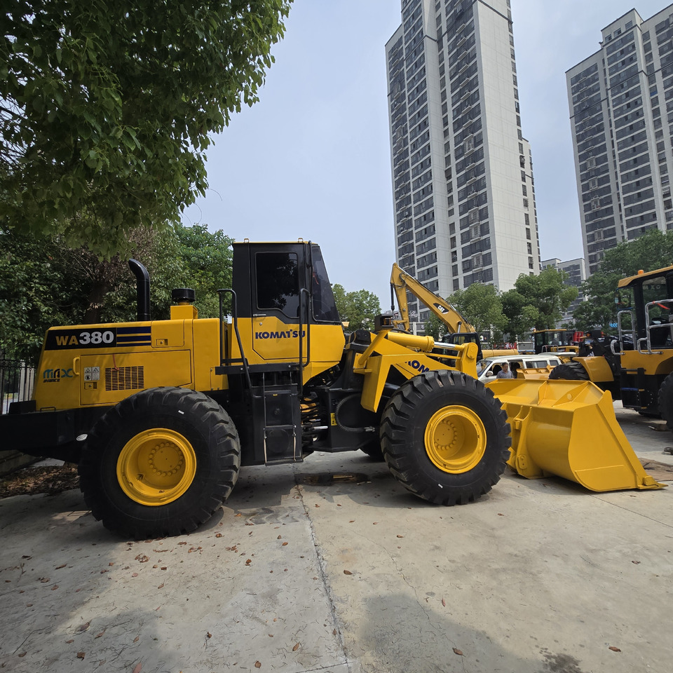 Komatsu WA380 - Chargeuse sur pneus: photos 1 Komatsu WA380 - Chargeuse sur pneus: photos 1