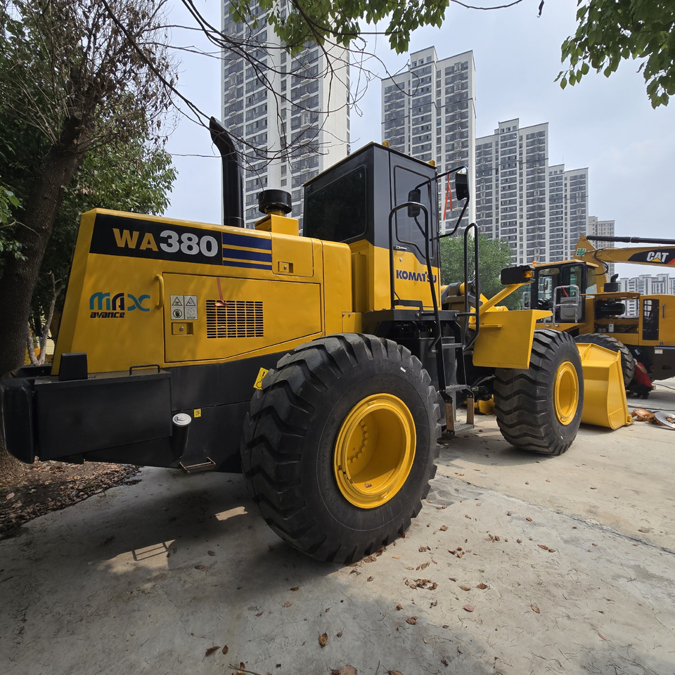 Komatsu WA380 - Chargeuse sur pneus: photos 2 Komatsu WA380 - Chargeuse sur pneus: photos 2