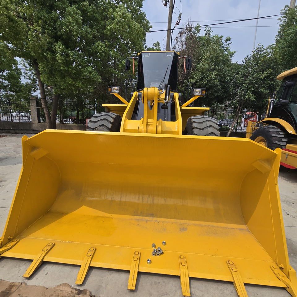 Komatsu WA380 - Chargeuse sur pneus: photos 4 Komatsu WA380 - Chargeuse sur pneus: photos 4