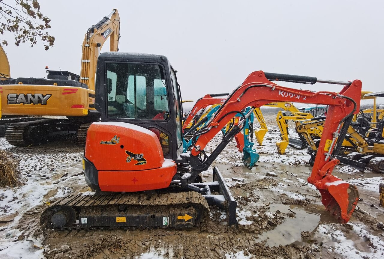 Kubota U30 - Mini pelle: photos 1 Kubota U30 - Mini pelle: photos 1