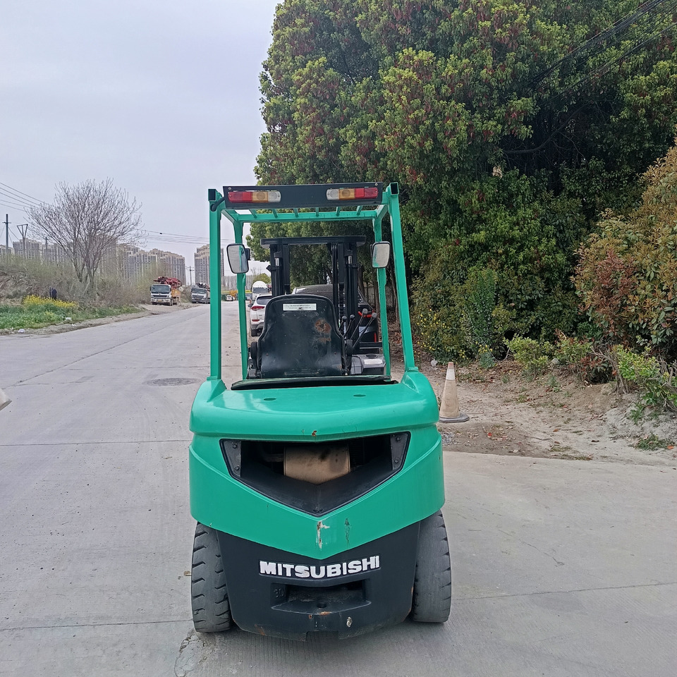 Mitsubishi FD30 - Chariot élévateur diesel: photos 5 Mitsubishi FD30 - Chariot élévateur diesel: photos 5