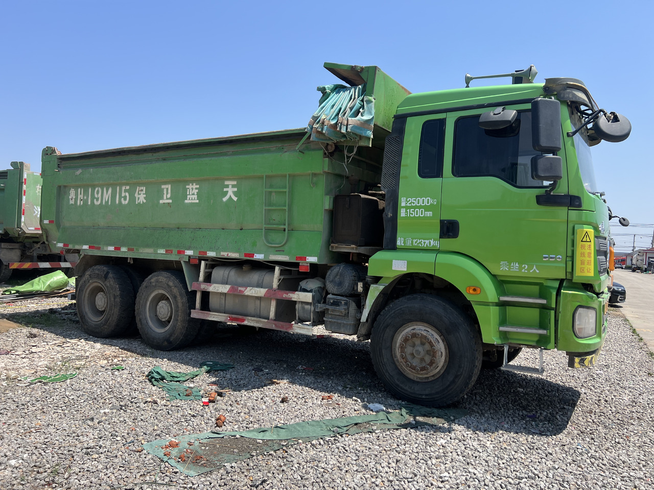 SHACMAN M3000 - Camion benne: photos 4 SHACMAN M3000 - Camion benne: photos 4