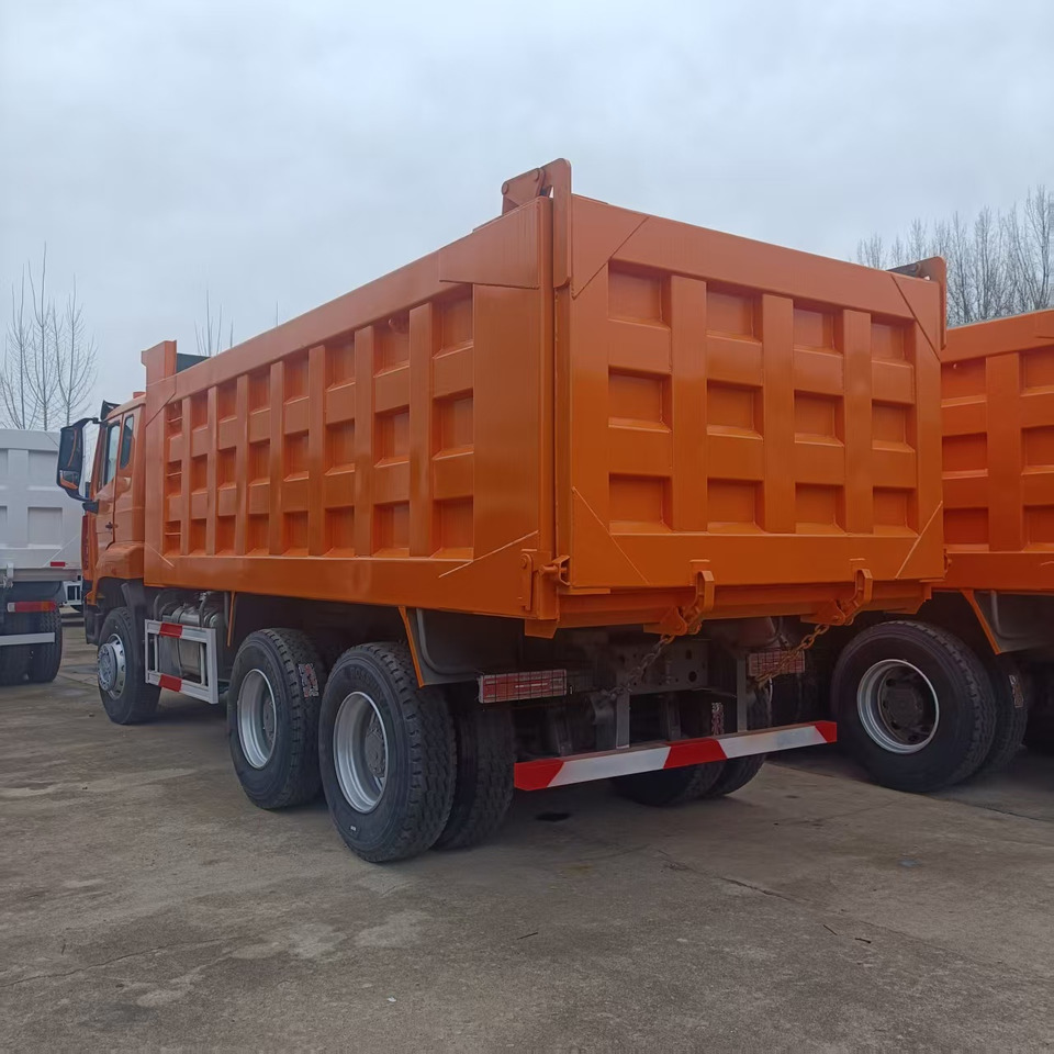 SINOTRUK HOHAN 6x4 - Camion benne: photos 4 SINOTRUK HOHAN 6x4 - Camion benne: photos 4