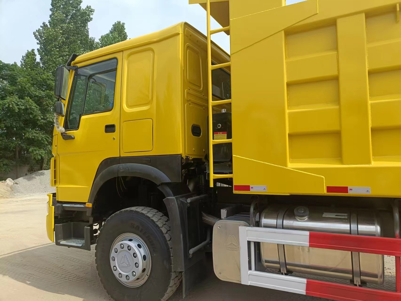 SINOTRUK HOWO - Camion benne: photos 3 SINOTRUK HOWO - Camion benne: photos 3
