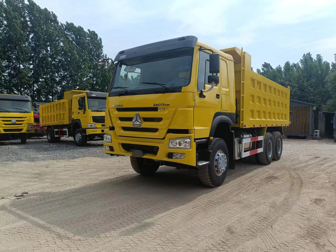 SINOTRUK HOWO - Camion benne: photos 1 SINOTRUK HOWO - Camion benne: photos 1