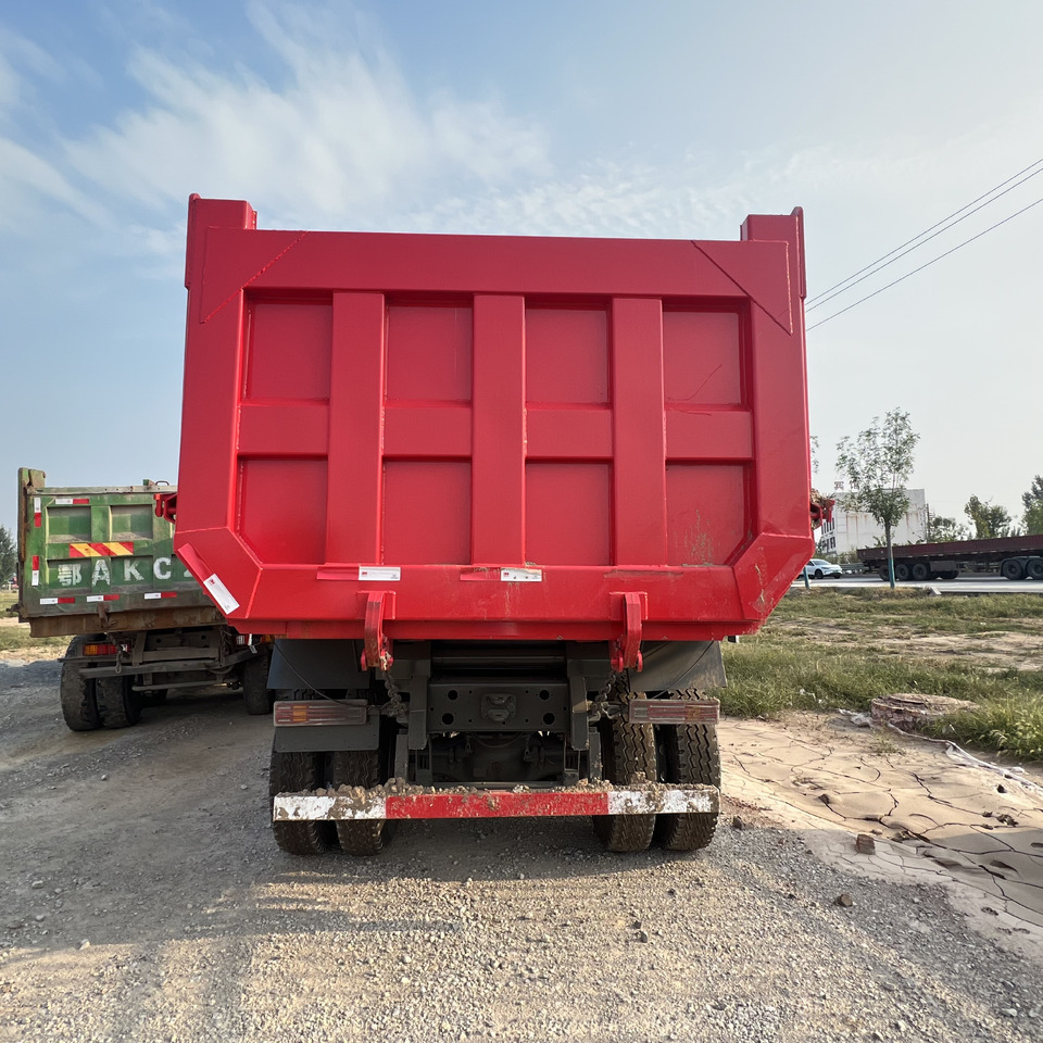 SINOTRUK HOWO - Camion fourgon: photos 3 SINOTRUK HOWO - Camion fourgon: photos 3
