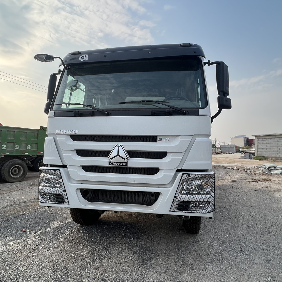 SINOTRUK HOWO - Camion fourgon: photos 3 SINOTRUK HOWO - Camion fourgon: photos 3