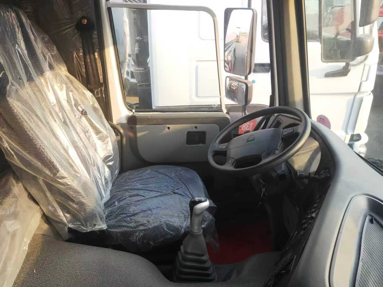 Camion citerne SINOTRUK HOWO Fuel Tank: photos 12 Camion citerne SINOTRUK HOWO Fuel Tank: photos 12