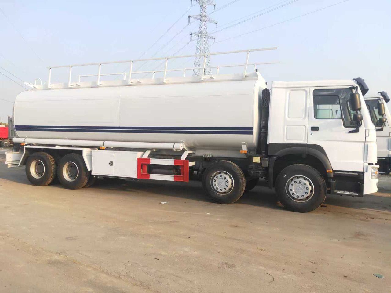 Camion citerne SINOTRUK HOWO Fuel Tank: photos 7 Camion citerne SINOTRUK HOWO Fuel Tank: photos 7