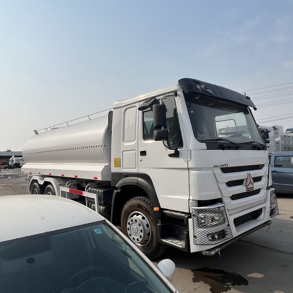 SINOTRUK HOWO sprinkler - Camion citerne: photos 3 SINOTRUK HOWO sprinkler - Camion citerne: photos 3