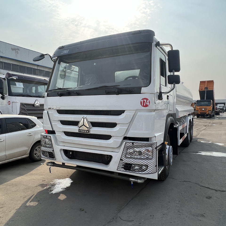 SINOTRUK HOWO sprinkler - Camion citerne: photos 2 SINOTRUK HOWO sprinkler - Camion citerne: photos 2