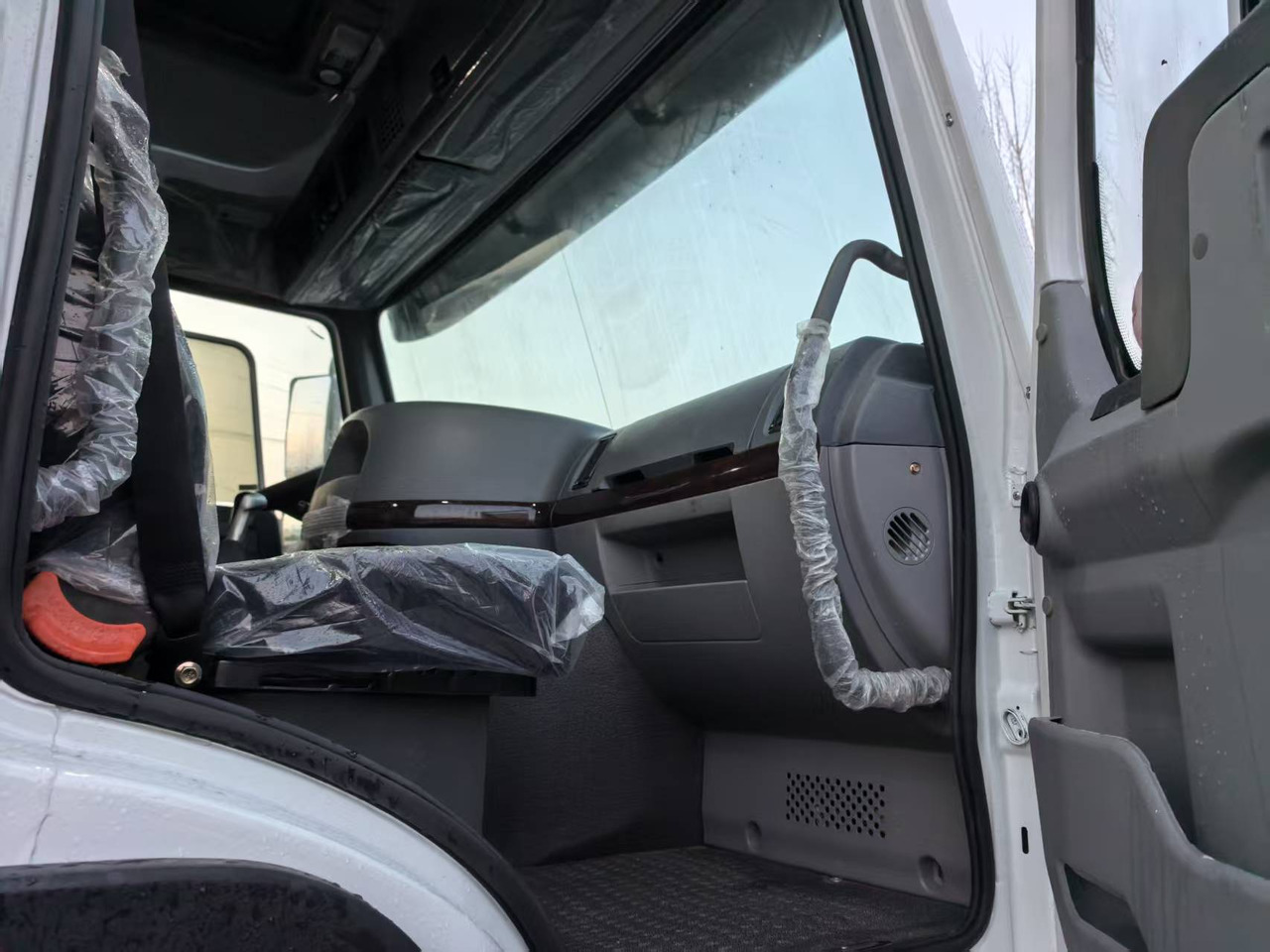 SINOTRUK Howo 6*4 - Camion benne: photos 3 SINOTRUK Howo 6*4 - Camion benne: photos 3