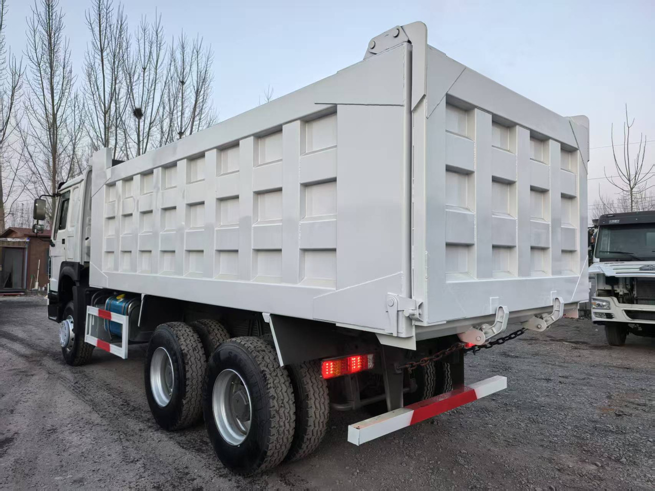 SINOTRUK Howo 6*4 - Camion benne: photos 5 SINOTRUK Howo 6*4 - Camion benne: photos 5