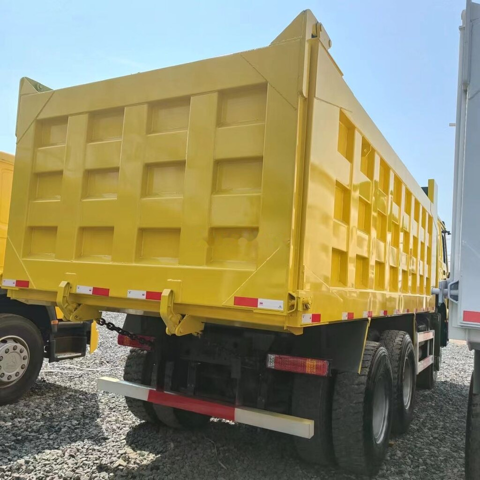Sinotruk Howo 6*4 Right hand drive - Camion benne: photos 3 Sinotruk Howo 6*4 Right hand drive - Camion benne: photos 3