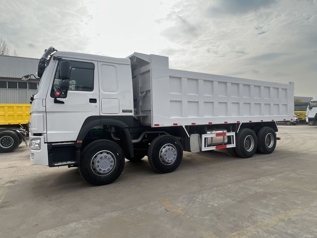 Sinotruk Howo 8*4 - Camion benne: photos 3 Sinotruk Howo 8*4 - Camion benne: photos 3