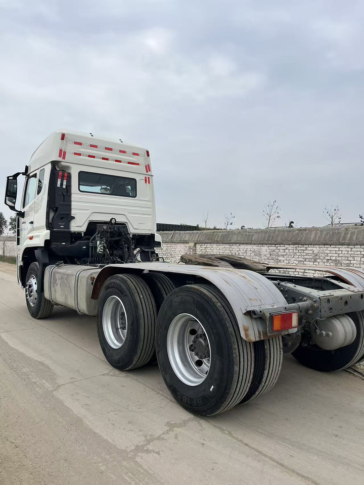 SINOTRUK HOHAN tractor - Tracteur routier: photos 4 SINOTRUK HOHAN tractor - Tracteur routier: photos 4