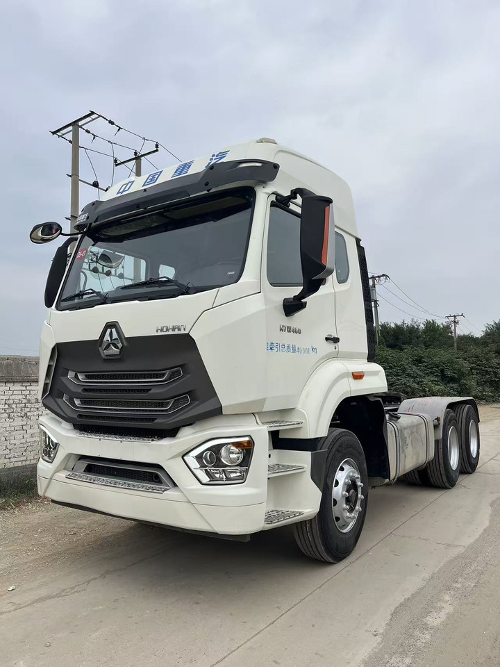 SINOTRUK HOHAN tractor - Tracteur routier: photos 1 SINOTRUK HOHAN tractor - Tracteur routier: photos 1