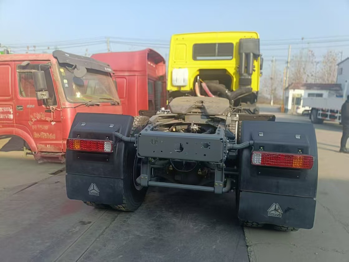 SINOTRUK HOWO 430 - Tracteur routier: photos 4 SINOTRUK HOWO 430 - Tracteur routier: photos 4