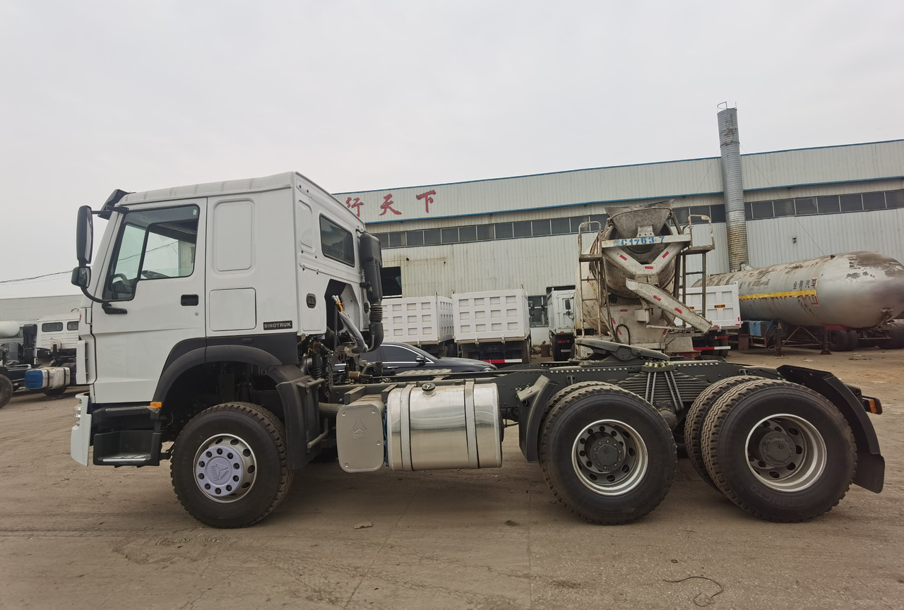 SINOTRUK HOWO trailer head - Tracteur routier: photos 5 SINOTRUK HOWO trailer head - Tracteur routier: photos 5