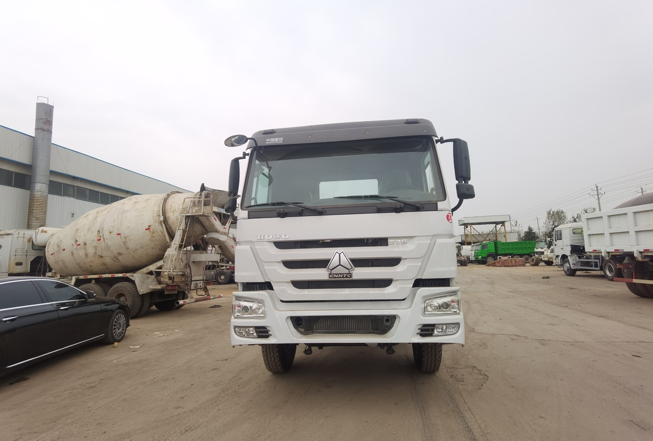 SINOTRUK HOWO trailer head - Tracteur routier: photos 5 SINOTRUK HOWO trailer head - Tracteur routier: photos 5