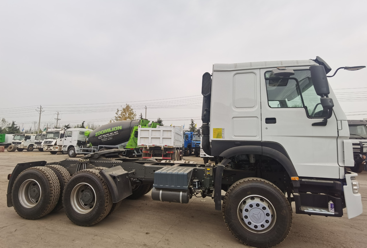 SINOTRUK HOWO trailer head - Tracteur routier: photos 3 SINOTRUK HOWO trailer head - Tracteur routier: photos 3
