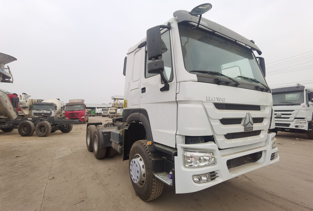 SINOTRUK HOWO trailer head - Tracteur routier: photos 1 SINOTRUK HOWO trailer head - Tracteur routier: photos 1