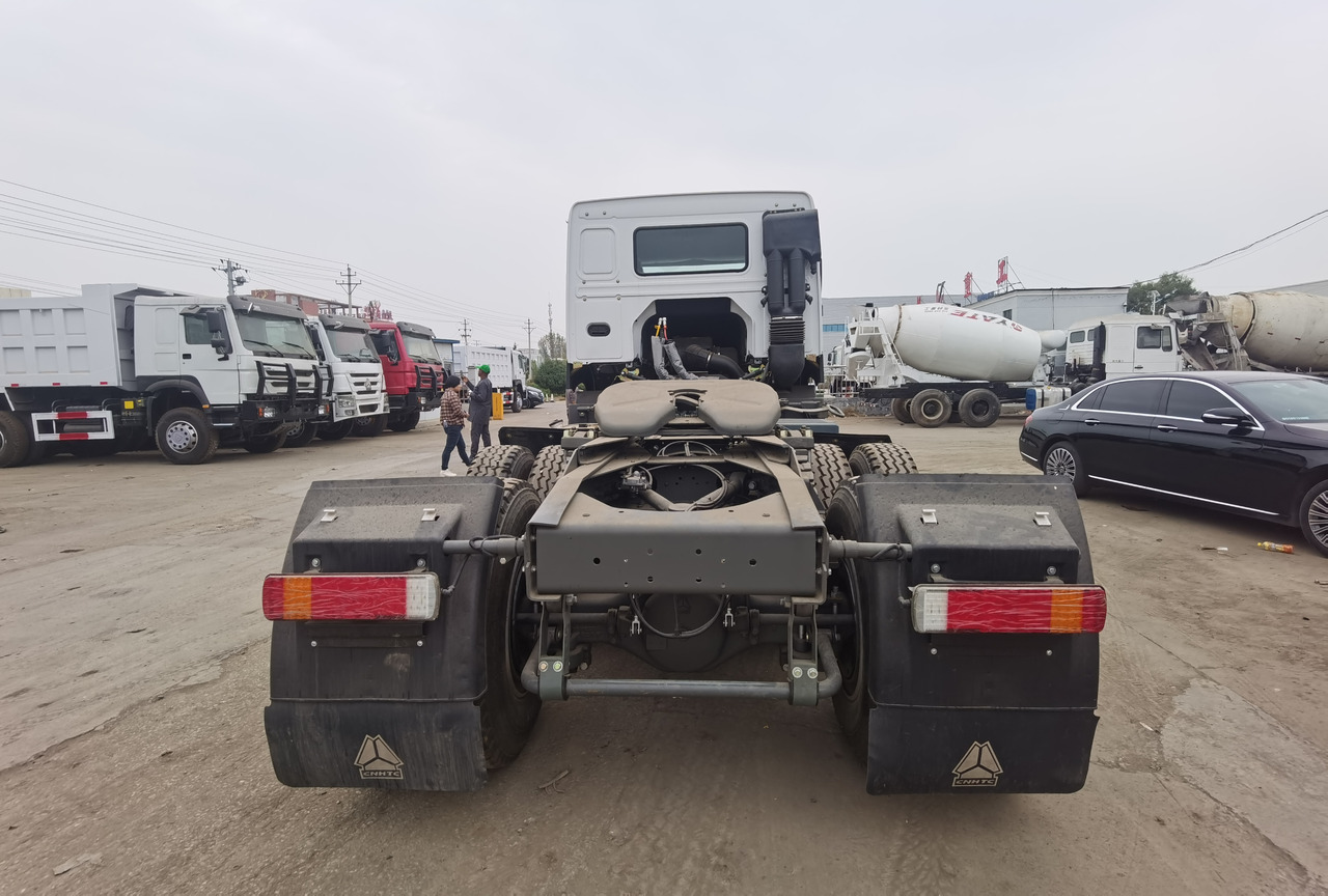 SINOTRUK Howo trailer head - Tracteur routier: photos 3 SINOTRUK Howo trailer head - Tracteur routier: photos 3