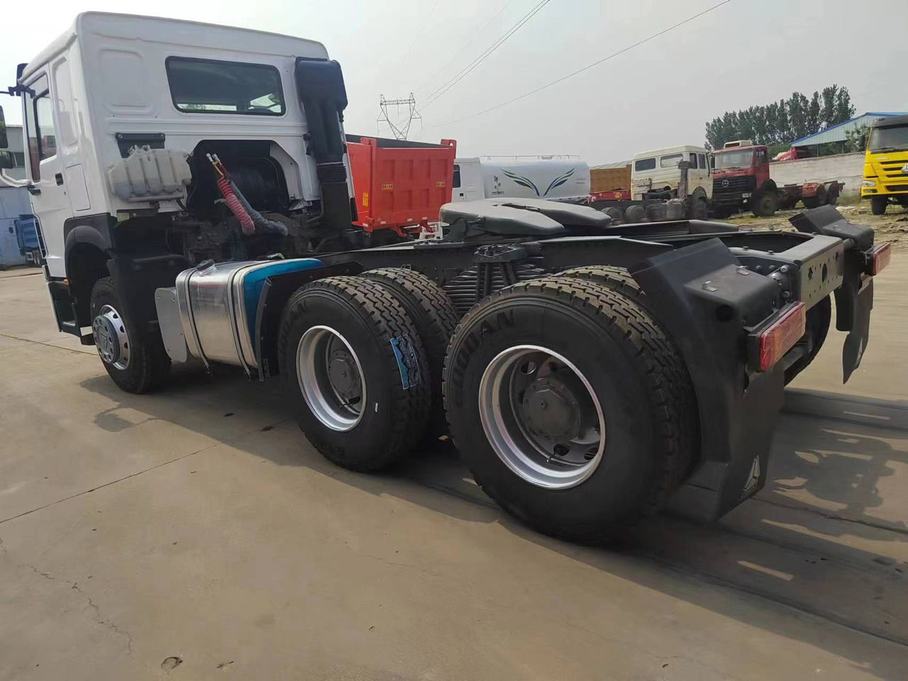SINOTRUK Trailer head - Tracteur routier: photos 1 SINOTRUK Trailer head - Tracteur routier: photos 1